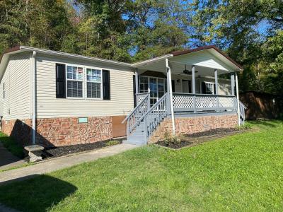 Photo 2 of 18 of home located at 1664 Grapevine Road Charleston, WV 25320