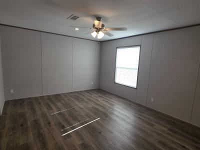 Photo 4 of 6 of home located at 7610 Woodlake View San Antonio, TX 78244