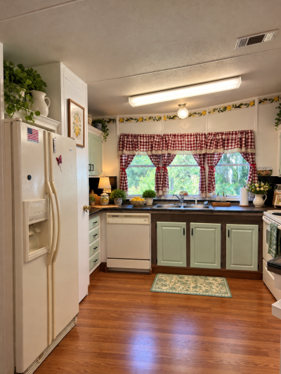 Photo 2 of 15 of home located at 5615 SW 56th St. Ocala, FL 34474