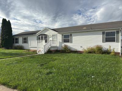Photo 2 of 14 of home located at 948 Tanner Landing Monroe, MI 48161