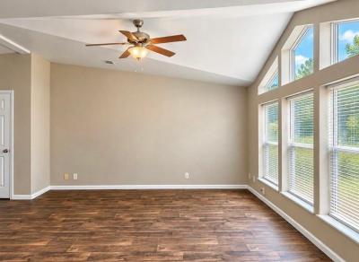 Photo 4 of 17 of home located at 20009 Jersey Dr Crosby, TX 77532
