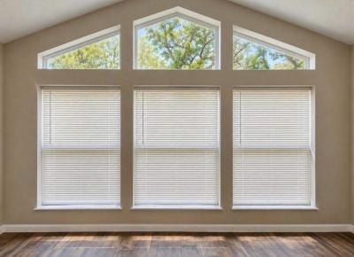 Photo 5 of 17 of home located at 20009 Jersey Dr Crosby, TX 77532