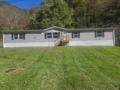 Mobile Home at 1020 Little Stream Ln Grundy, VA 24614