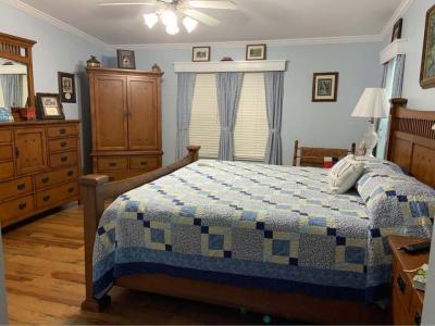Photo 4 of 7 of home located at 1988 E. Lakeview Drive Sebastian, FL 32958