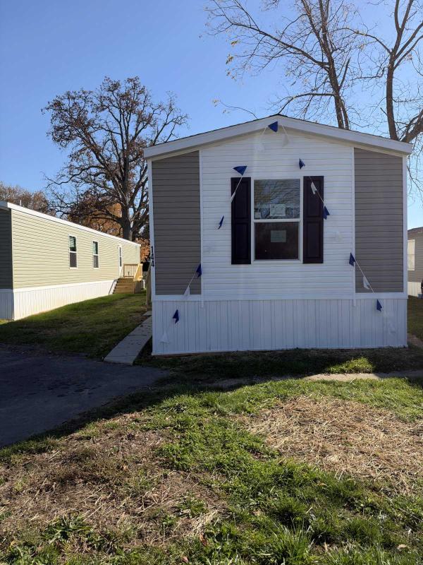 Photo 1 of 2 of home located at 144 Maplewood Ln., London, OH 43140 London, OH 43140