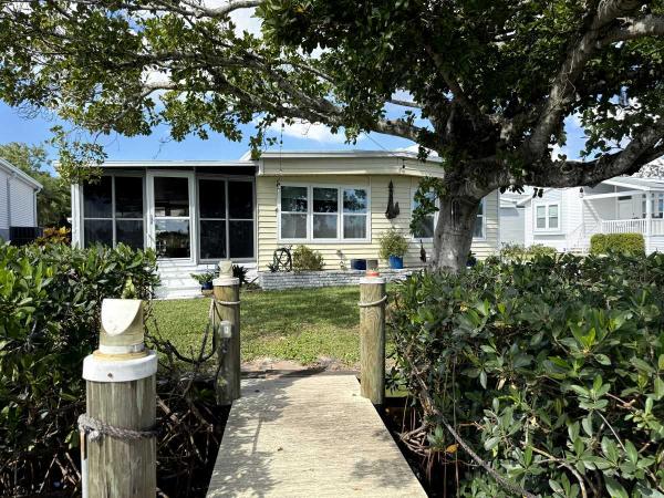 Photo 1 of 2 of home located at 219 Denmark Dr Ellenton, FL 34222