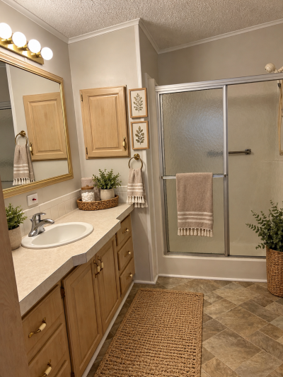 Photo 4 of 15 of home located at 5721 SW 54th Terr. Ocala, FL 34474