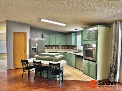 Photo 2 of 34 of home located at 1504 Hawaiian Lane Apopka, FL 32712