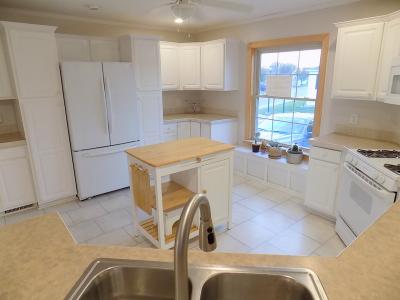Photo 3 of 36 of home located at 24698 Langdon Dr Flat Rock, MI 48134