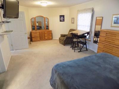 Photo 4 of 36 of home located at 24698 Langdon Dr Flat Rock, MI 48134