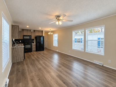 Photo 4 of 24 of home located at 2345 Oakgrove Drive #48 Fenton, MI 48430