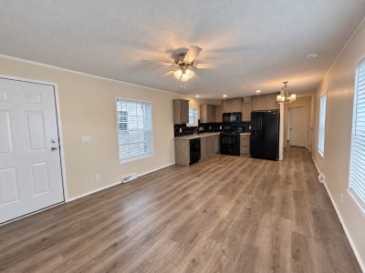 Photo 5 of 24 of home located at 2345 Oakgrove Drive #48 Fenton, MI 48430
