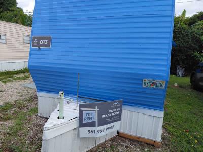 Mobile Home at 2781 2nd Ave N Lot 13 Lake Worth, FL 33461