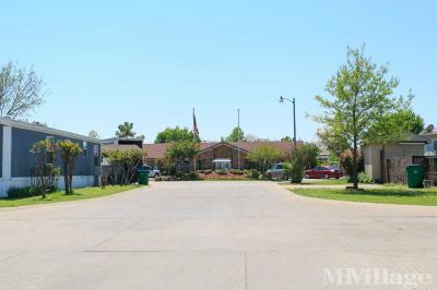 Photo 5 of 47 of park located at 14900 Lasater Road Dallas, TX 75253