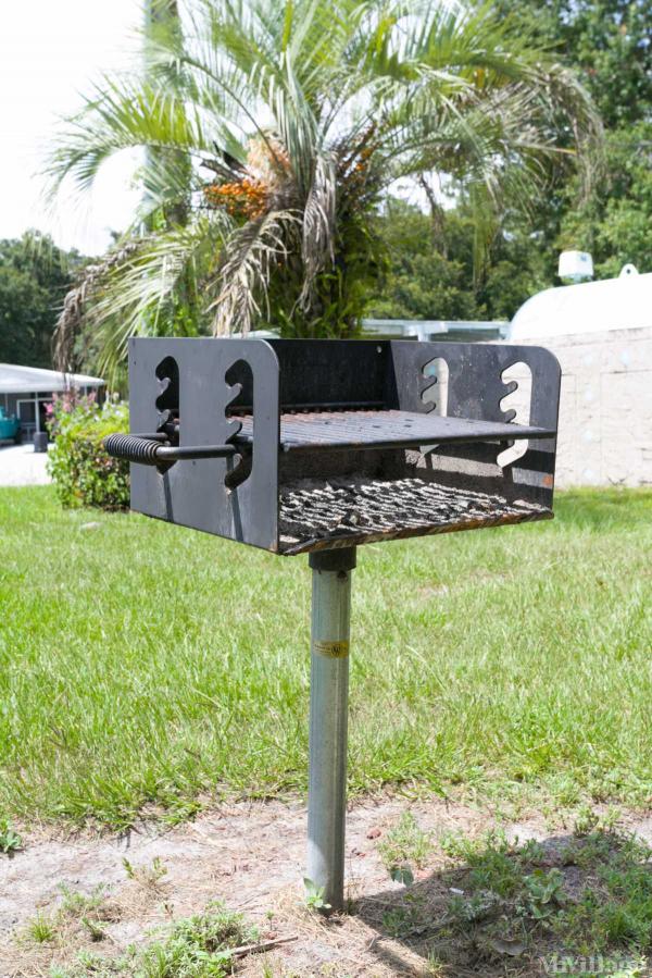 Parkwood Estates Mobile Home Park in Plant City, FL