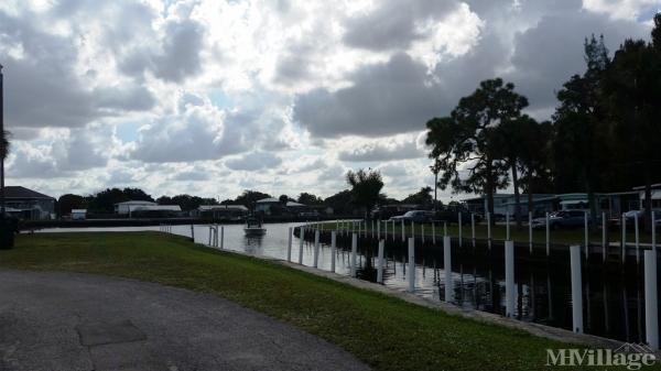 Photo 1 of 2 of park located at 1112 West Shell Point Road #404 Ruskin, FL 33570