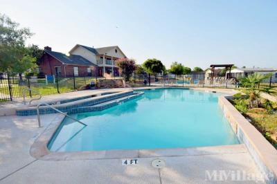 Creekside Mobile Home Park in Lewisville, TX | MHVillage