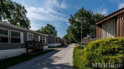 Photo 3 of 5 of park located at 10421 SW Hwy Worth, IL 60482