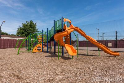 Photo 5 of 9 of park located at 2300 East Oakton Street Arlington Heights, IL 60005
