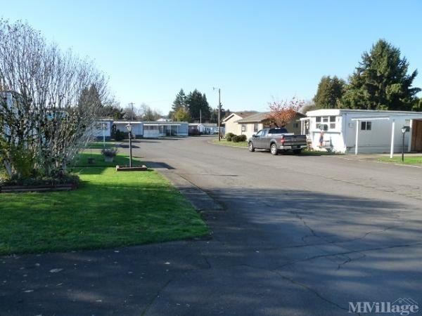 Photo 1 of 2 of park located at 204 Cascade Drive Lebanon, OR 97355