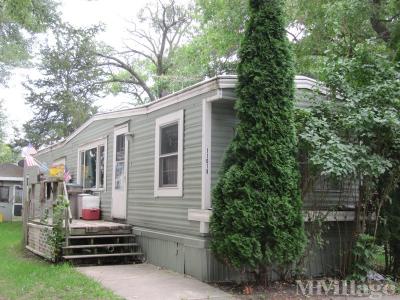 Photo 2 of 7 of park located at 11071 Silverview Ct South Lyon, MI 48178