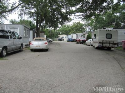 Photo 4 of 7 of park located at 11071 Silverview Ct South Lyon, MI 48178