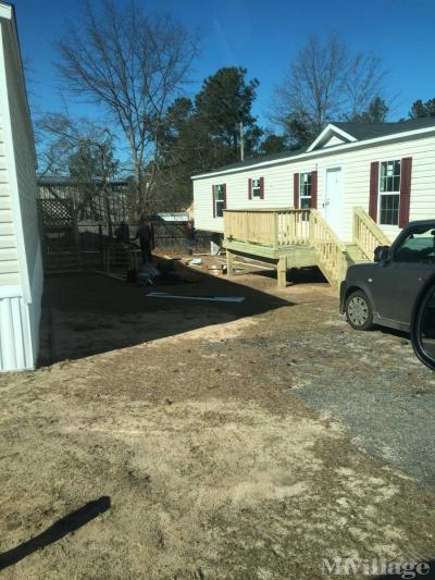 Photo 5 of 11 of park located at 2000 Celeste Mobile Home Park Cor Belvedere, SC 29841