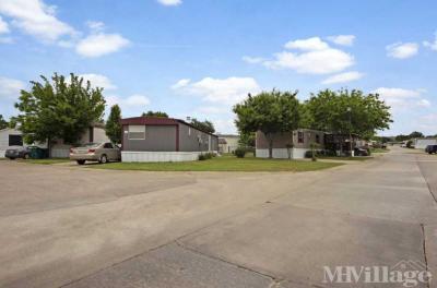 Photo 5 of 17 of park located at 617 Holfords Prairie Lewisville, TX 75056