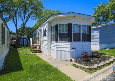 La Grange Estates Mobile Home Park in La Grange, IL | MHVillage