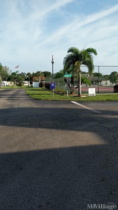 Hickory Hills Manor Mobile Home Park in Lakeland, FL | MHVillage