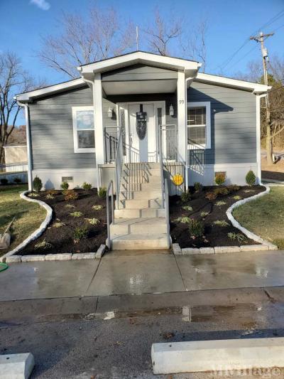 Photo 2 of 3 of park located at 175 Delores Dr. Fenton, MO 63026