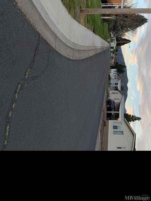 Candlewood Manufactured Home Park Mobile Home Park in Talent, OR