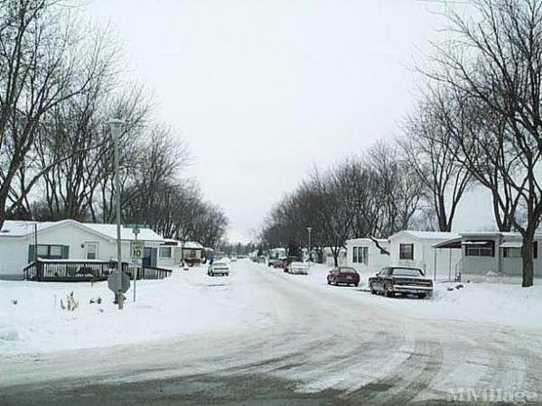 Photo 1 of 2 of park located at 4032 Bobolink Lane Hiawatha, IA 52233