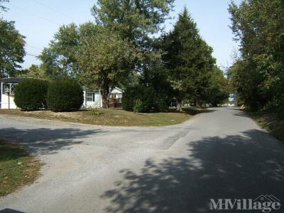 Photo 5 of 12 of park located at 231 South Court231 South Court St #12 Benton, IL 62812