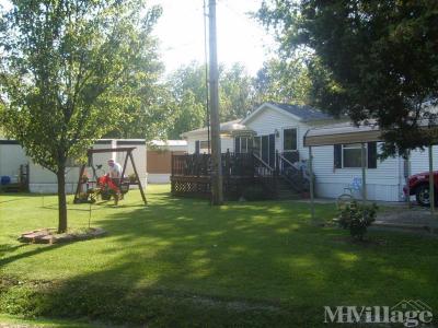 Photo 3 of 12 of park located at 231 South Court231 South Court St #12 Benton, IL 62812