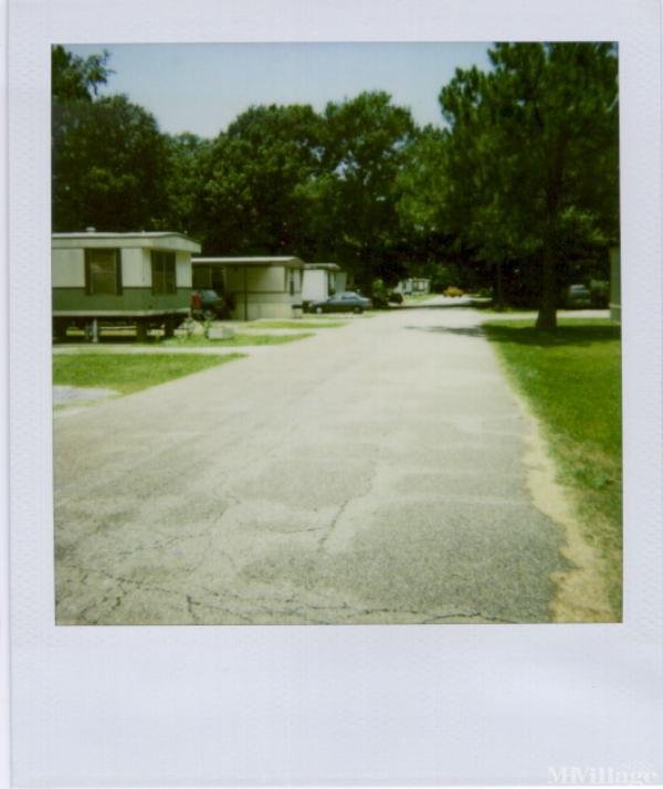 Photo 1 of 2 of park located at 342 Queens Row Lafayette, LA 70508