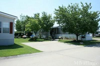 Photo 5 of 11 of park located at 3600 Deerfield Dr Saint Charles, MO 63301