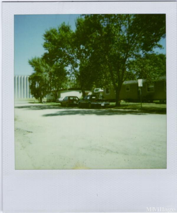 Larson's Trailer Ct Mobile Home Park in Gwinner, ND MHVillage