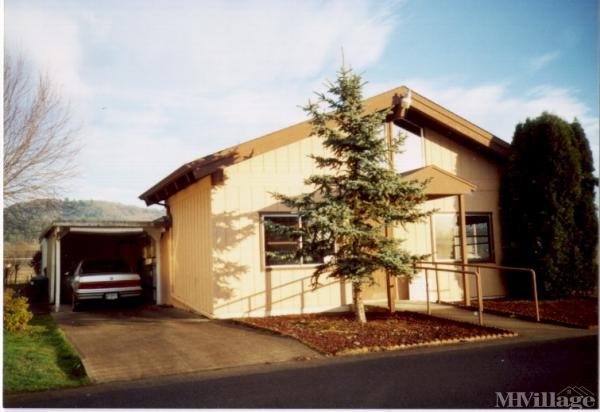 Photo of Town & Country Mobile Park, Roseburg OR