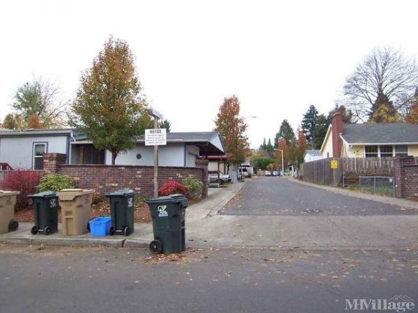 Photo of Maple Court Mobile Home Park, Milwaukie OR