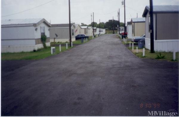 Photo of Four D Mobile Home Park, Floresville TX