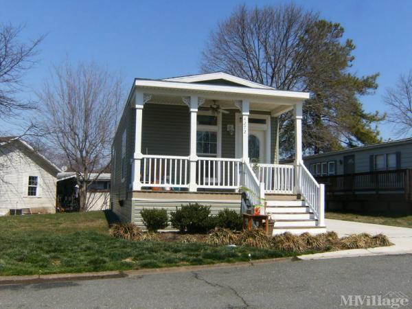 Meadows of Chantilly Mobile Home Park in Chantilly, VA | MHVillage