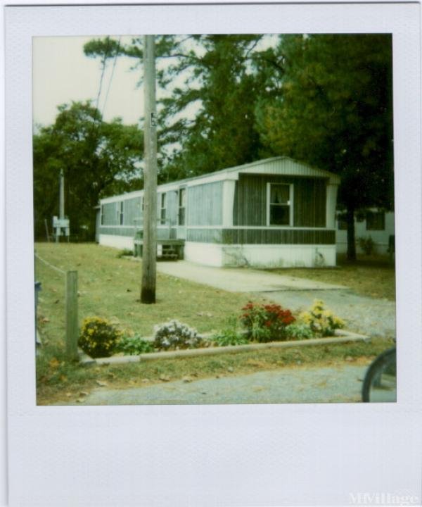 Photo of R & L Mobile Home Park, Hayes VA