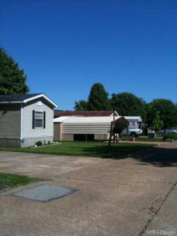 The Willows I & II Mobile Home Park in Fenton, MO MHVillage