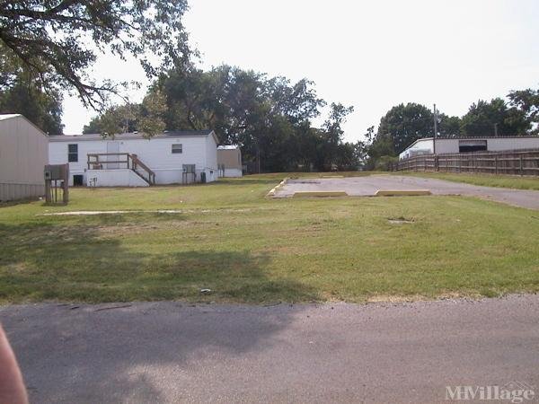 Photo 1 of 1 of park located at West Alabama Chickasha, OK 73018