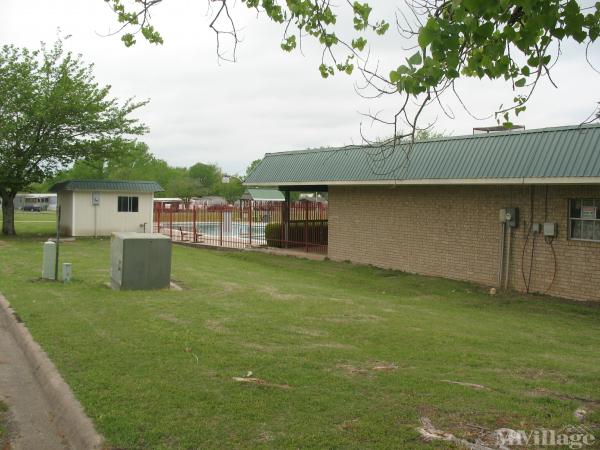 Knollwood Village Mobile Home Park in Sherman, TX | MHVillage