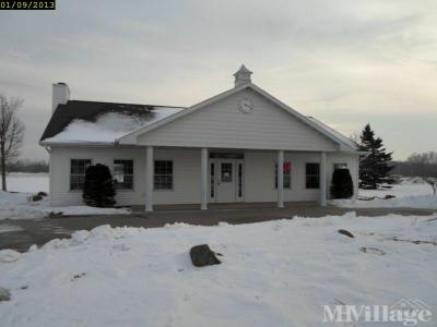 Photo 3 of 20 of park located at 3307 Kinglet Dr Manitowoc, WI 54220