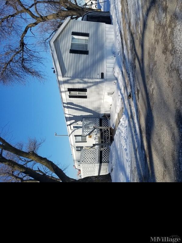 Sunrise Mobile Court Mobile Home Park in Cedar Rapids, IA MHVillage