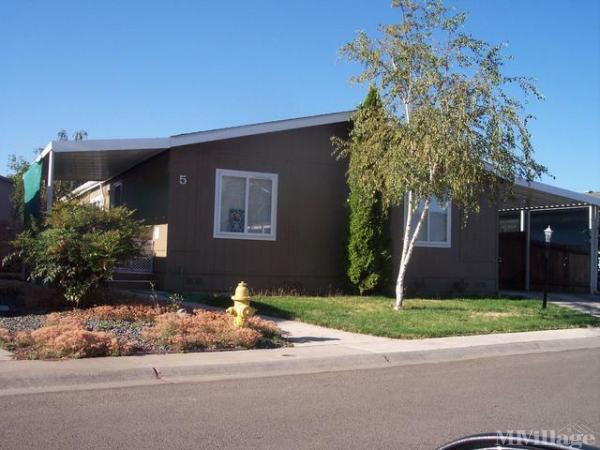 Photo of Whispering Pines MHP, Medford OR