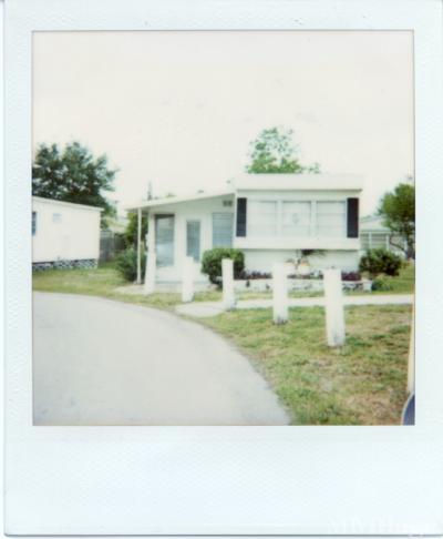 Photo 4 of 7 of park located at 7230 4th Street North Saint Petersburg, FL 33702